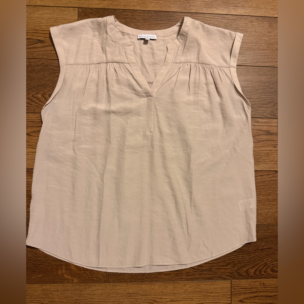 Maison D’amelie Sleeveless Flowy V-Neck Blouse in Light Blush Pink XL
